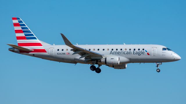 Embraer 175 (N262NN) - Landing at Dallas Fort Worth International October 27, 2018.