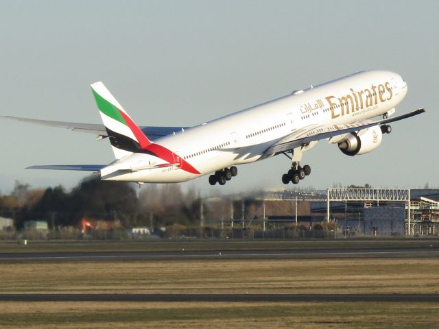 BOEING 777-300ER (A6-EBY)