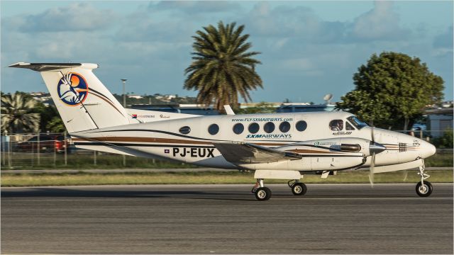 Beechcraft Super King Air 200 (PJ-EUX)