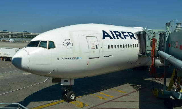 Boeing 777-200 (F-GSPF) - Air France Boeing 777-228(ER) F-GSPF in Toronto 