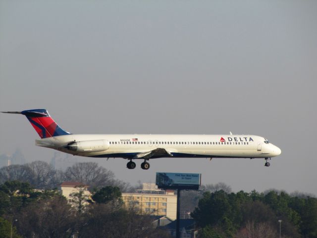 McDonnell Douglas MD-88 (N900DE)