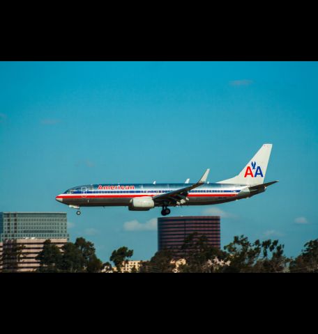 Boeing 737-700 (N864NN)