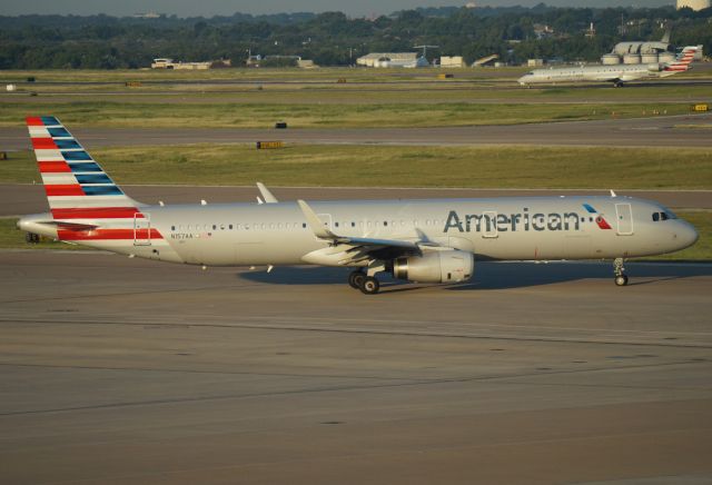 Airbus A321 (N157AA)