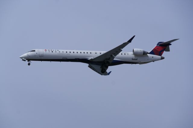 Canadair Regional Jet CRJ-700 (N908XJ)