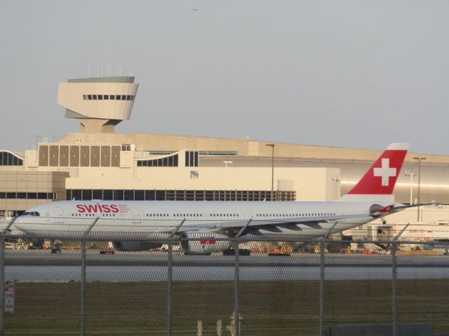 Airbus A330-300 (HB-JHB)