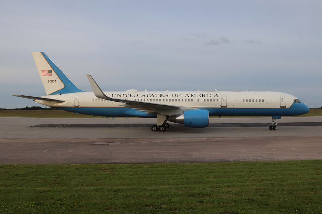 Boeing 757-200 (99-0004) - 75th D-DAY