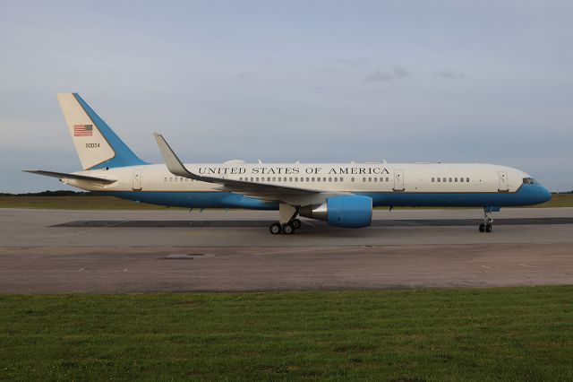 Boeing 757-200 (99-0004) - 75th D-DAY