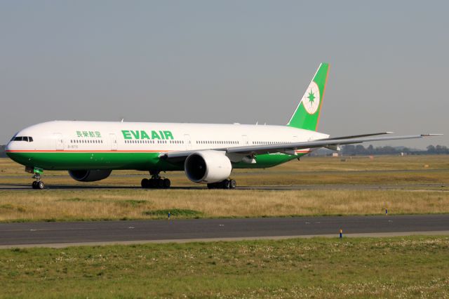 BOEING 777-300ER (B-16715)