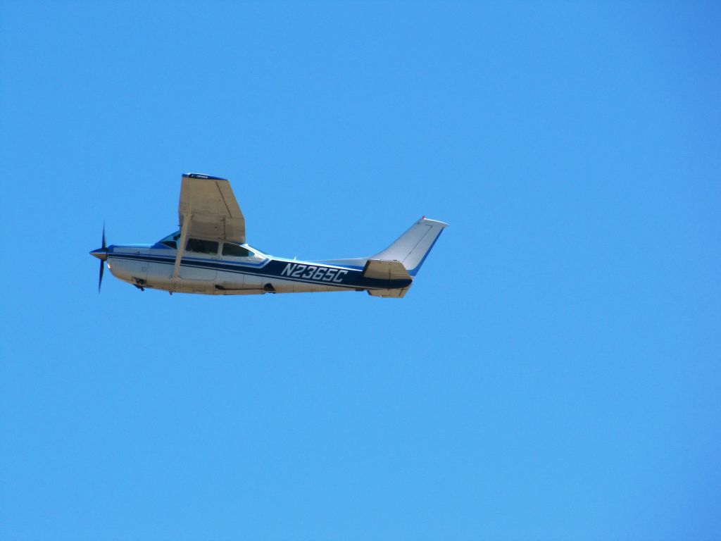 Cessna Skylane (N2365C)