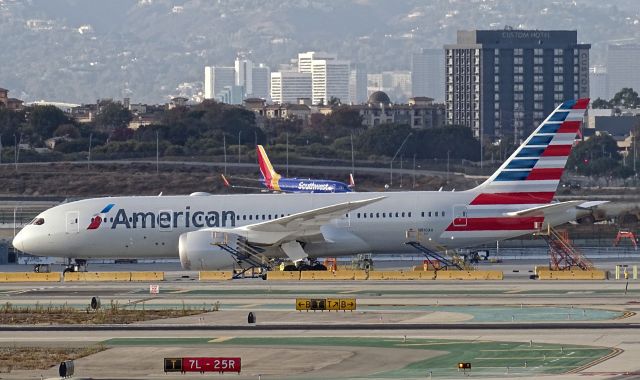 Boeing 787-8 (N816AA)