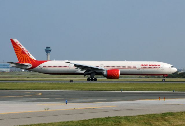 BOEING 777-300 (VT-ALO)