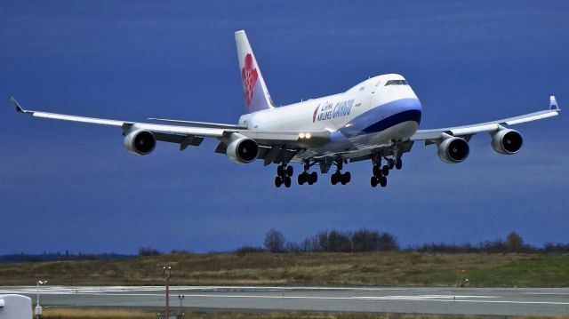 Boeing 747-400 (B-18707)