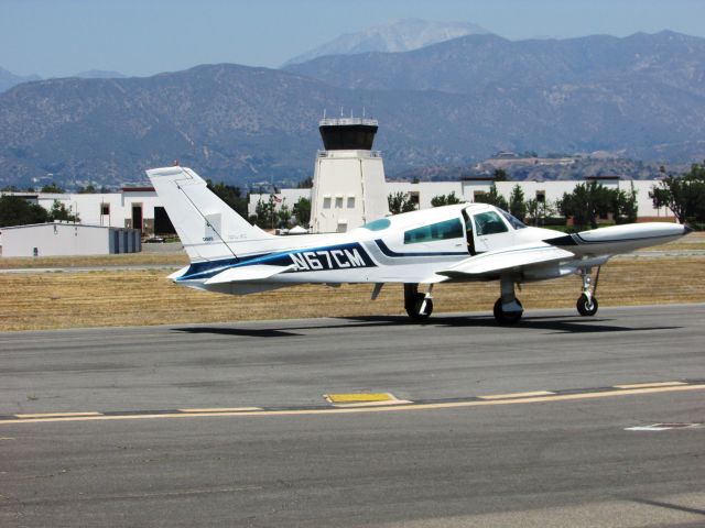 Cessna 310 (N67CM) - Taxiing at Brackett Field