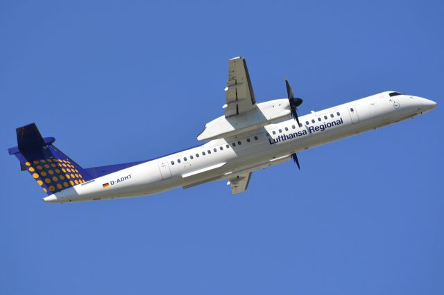 de Havilland Dash 8-400 (D-ADHT)