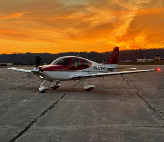 Cirrus SR-22 (N457CA)