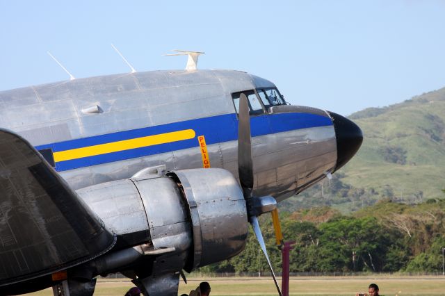 Douglas DC-3 (HR-ALU)