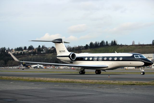 Gulfstream Aerospace Gulfstream G650 (N211HS) - Starbucks coffees Gulfstream G650 is taxing to parking after a beautiful landing. 