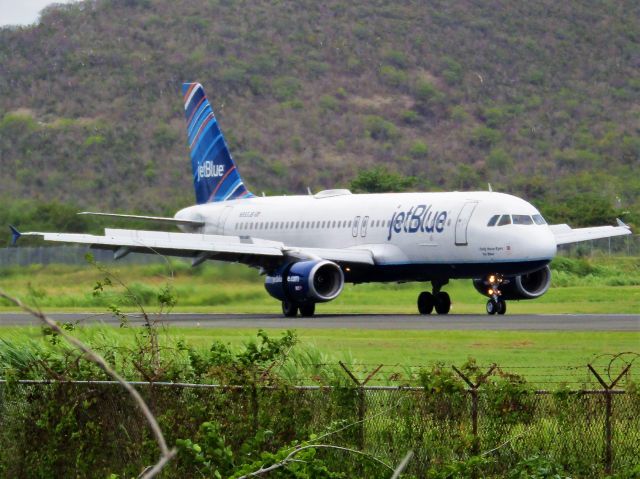 Airbus A320 (N593JB)