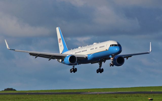 09-0017 — - sam44 usaf c-32a 09-0017 about to land at shannon 1/10/16.