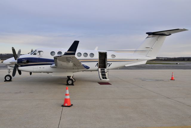 Beechcraft Super King Air 300 (N2112V) - Seen at KFDK on 12/17/2009.      a href=http://discussions.flightaware.com/profile.php?mode=viewprofile&u=269247  [ concord977 profile ]/a