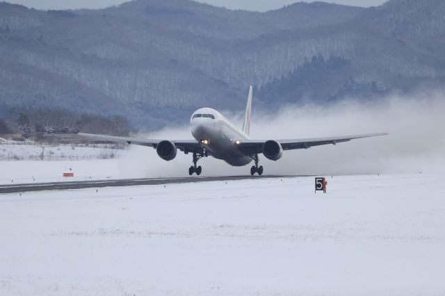 BOEING 767-300 (JA615J) - December 15, 2024:HKD-HND.