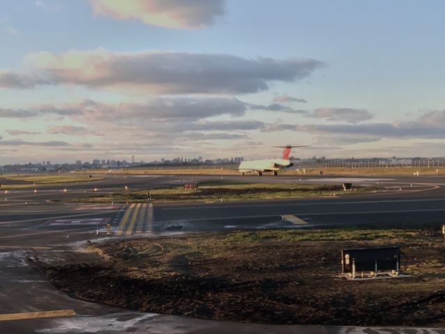 McDonnell Douglas MD-88 (N938DL)