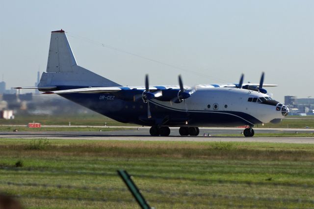 Antonov An-12 (UR-CEZ)