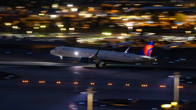 Airbus A321 (N109DN) - Delta Airlines A321 landing at PHX on 8/17/22. Taken with a Canon 850D and Rokinon 135mm f/2 manual focus lens.