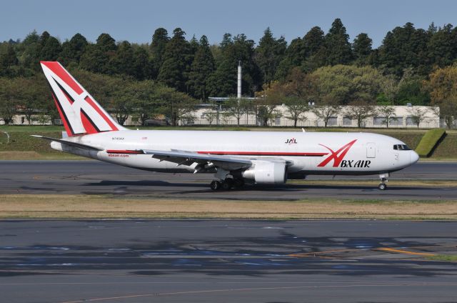 BOEING 767-200 (N745AX) - 2011/4/24