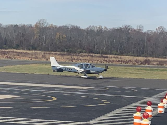 Cirrus SR-22 (N477WW) - N477WW (SR22) rotating on Wings Field (KLOM)br /Photo Date: November 20, 2021