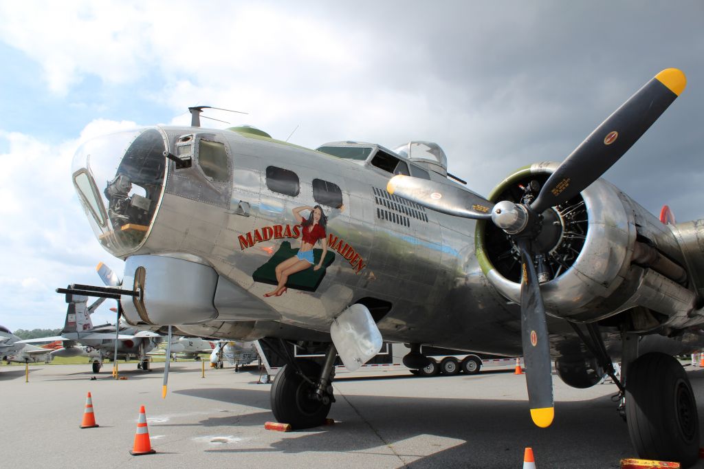 44-8543 — - N3701G