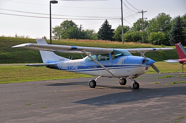 Cessna Skylane (N9075G) - Seen at KFDK on 6/19/2010.      http://discussions.flightaware.com/profile.php?mode=viewprofile&u=269247