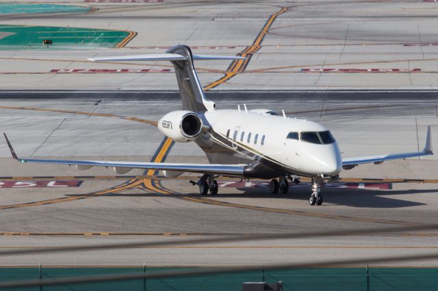 Bombardier Challenger 300 (N553FX)