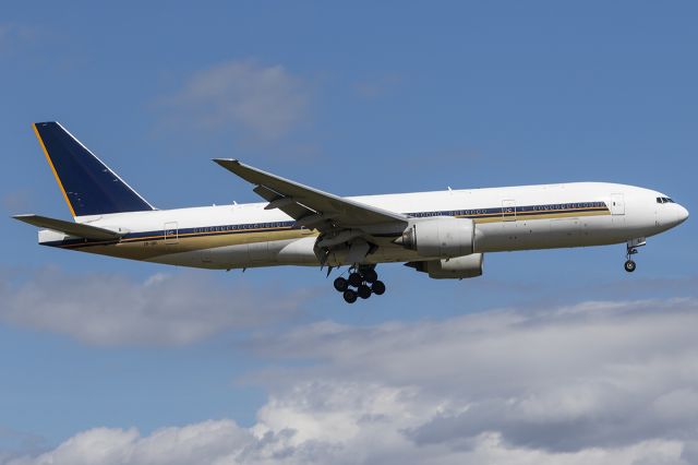 Boeing 777-200 (ZK-OKI)
