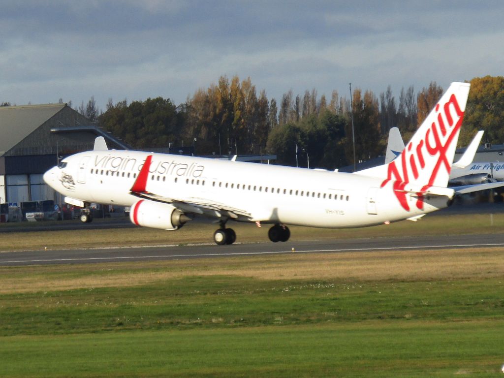Boeing 737-800 (VH-YIS)