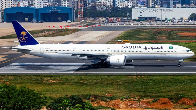 Boeing 777-200 (HZ-AK27)