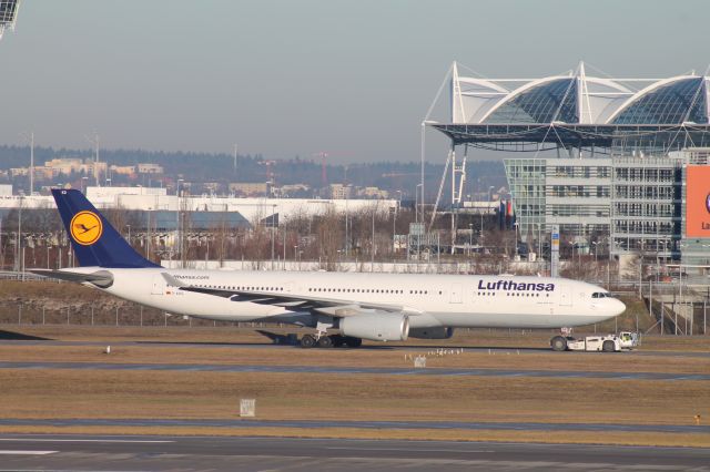 Airbus A330-300 (D-AIKQ)