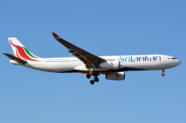 Airbus A330-300 (4R-ALR)