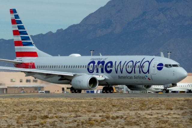 Boeing 737-800 (N837NN)