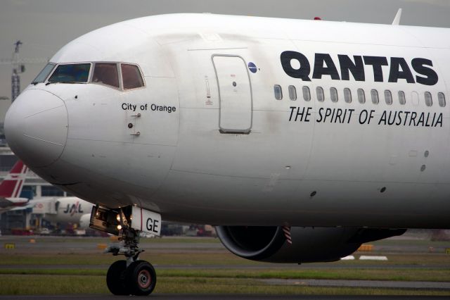 BOEING 767-300 (VH-OGE)