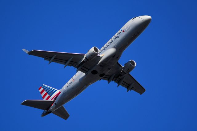 N403YX — - Embraer 170-200 Republic Airlines departing Nashville