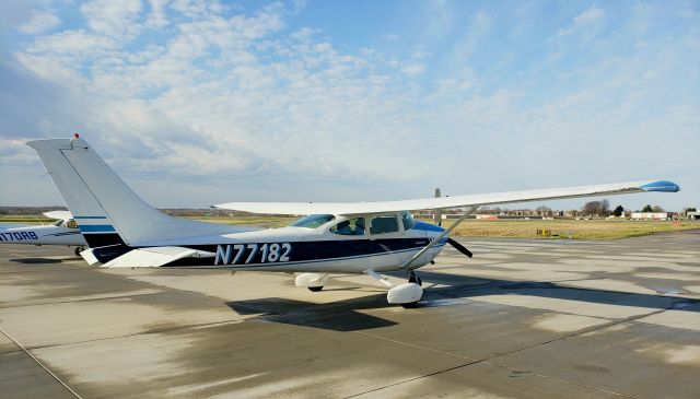 Cessna Skylane (N77182)