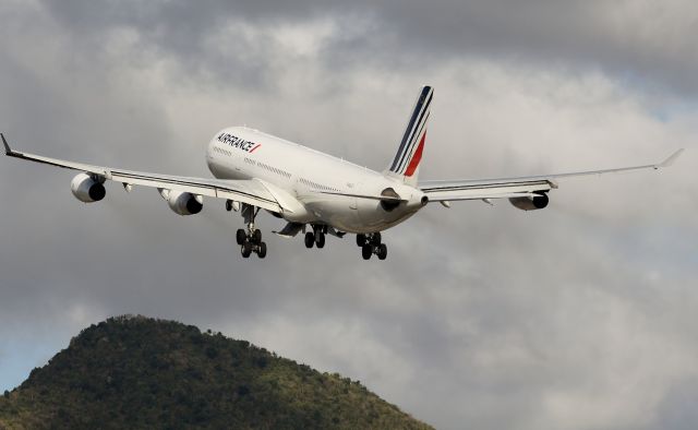 Airbus A340-300 (F-GLZJ)