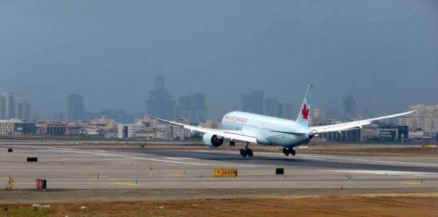 Boeing 787-8 (C-GHPU)