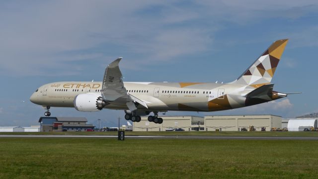 Boeing 787-9 Dreamliner (A6-BLD) - BOE80 on short final to Rwy 34L to complete its B1 flight on 5/20/15. (ln 302 / cn 39649).