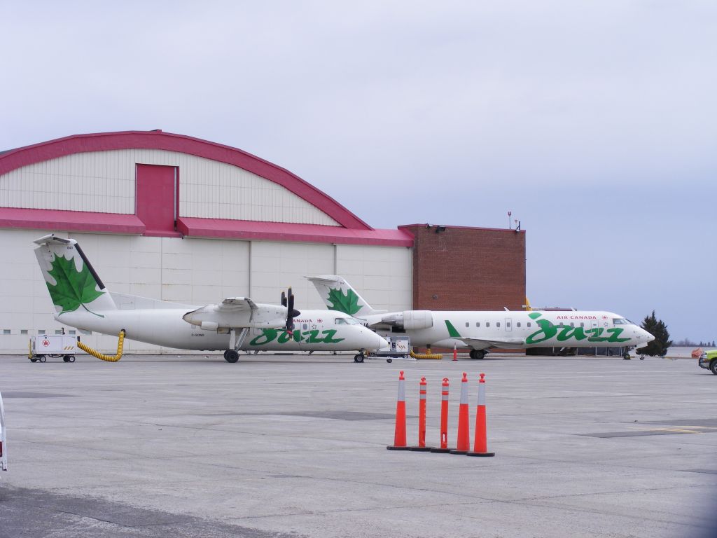 — — - 2 different types of aircraft used by air canada jazz