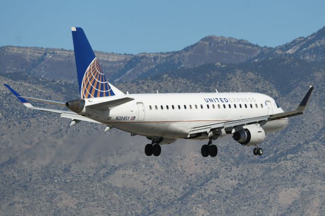 Embraer 175 (N204SY)