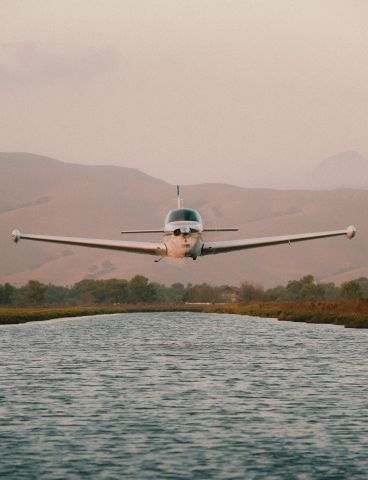 Beechcraft Bonanza (33) (N4104S)