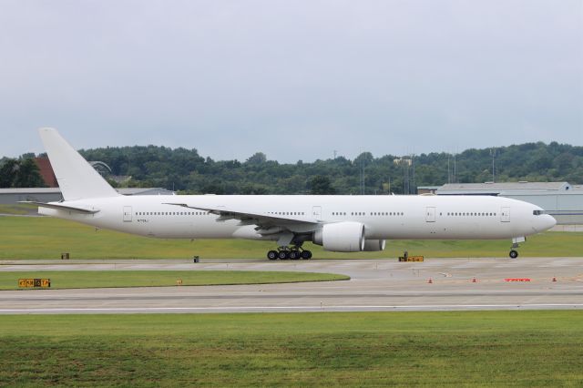 BOEING 777-300ER (N772AJ)