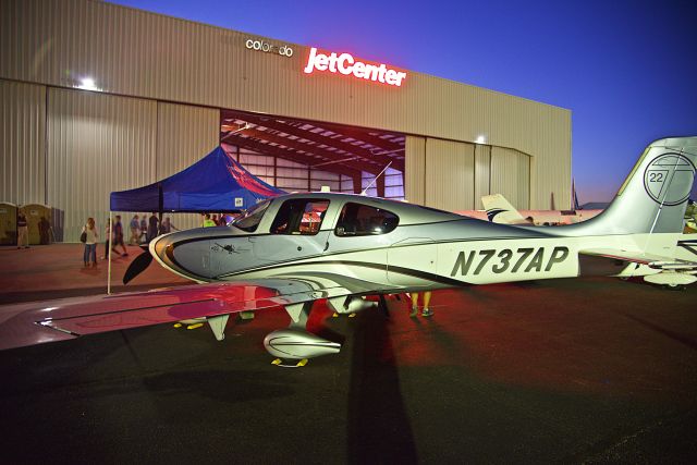 Cirrus SR-22 —